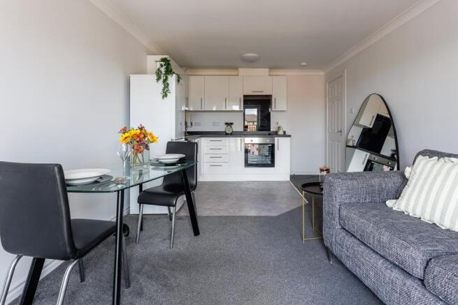 2 bed Apartment to rent Image 6