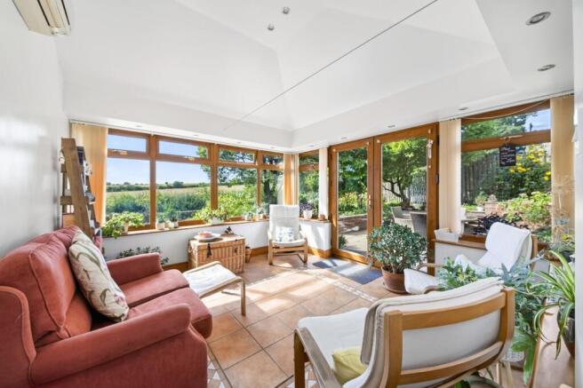 CONSERVATORY/GARDEN ROOM