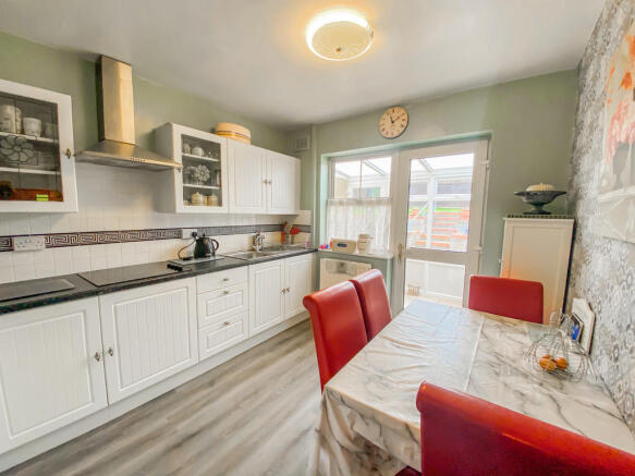 Kitchen / Breakfa...