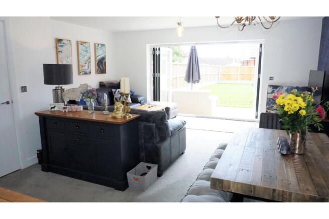 Lounge/Dining Room
