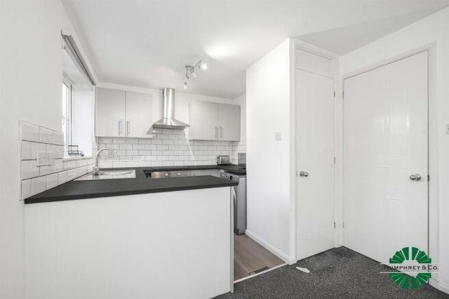 13 Beaufort Close -003-2000.jpg