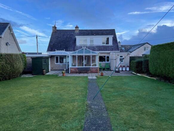 Rear garden lo...