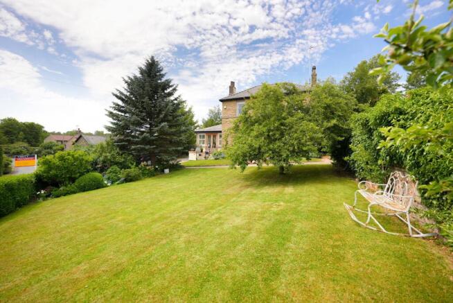 5 bed Detached for sale Image 10