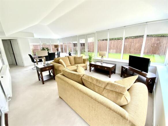 Large Family/ Dining Room