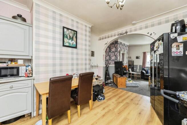 3 bed Semi-Detached for sale Image 8