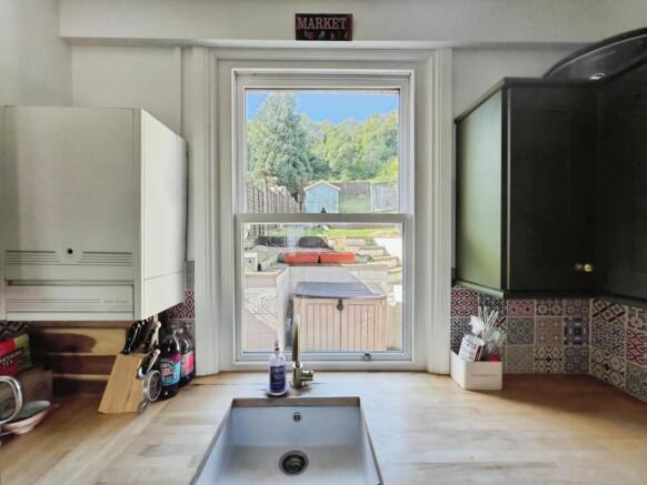 pbox-bathroom-333910.jpg