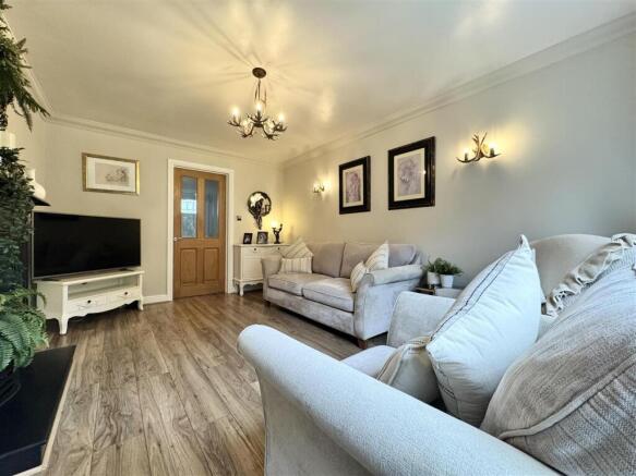4 bed Detached for sale Image 2