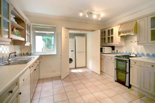 4 bedroom property t