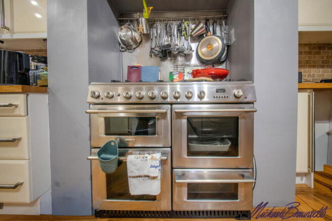 3 bed Semi-Detached for sale Image 9