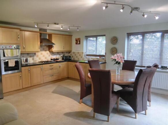 Spacious Living Kitchen