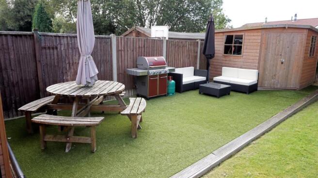 ENCLOSED REAR GARDEN
