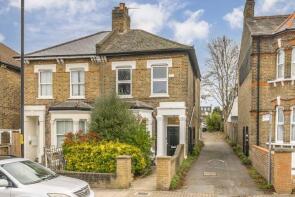 Flat B, 119, Barry Road, London SE22 0HW