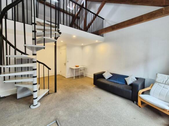 Studio to rent in sheffield