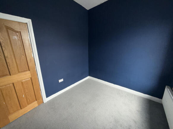 2 bed Terraced to rent Image 5