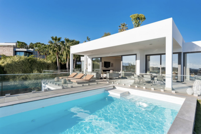 Swimming pool and rear