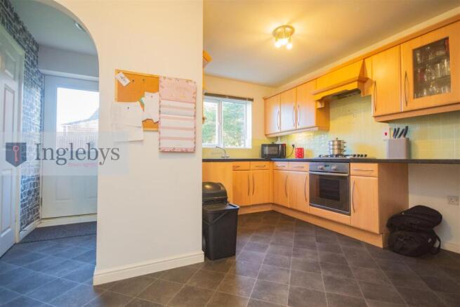 4 bed Detached for sale Image 6