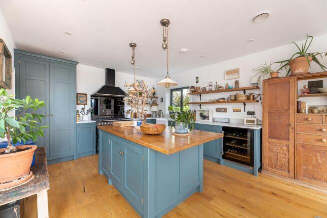 4 bed Detached for sale Image 8