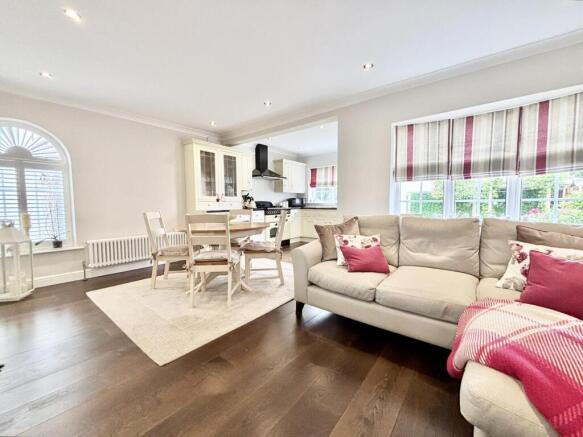 4 bed Detached for sale Image 7