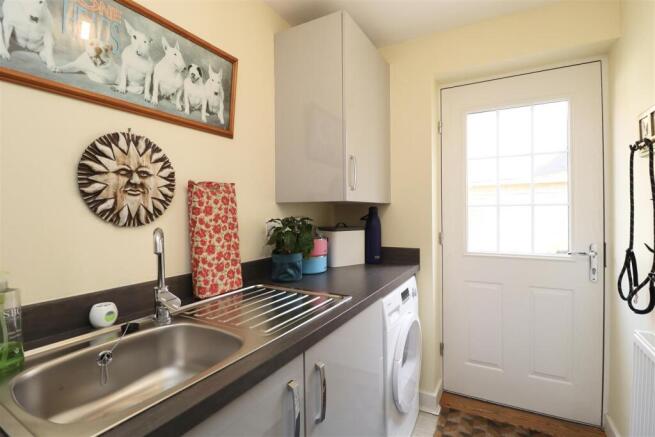 4 bed Detached for sale Image 7