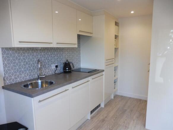 London Road, Cheam, Sutton photo 4