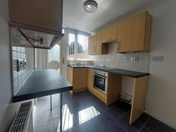 2 bed Terraced to rent Image 4