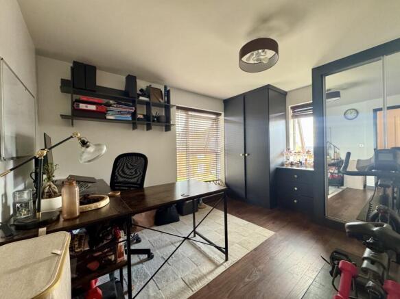 3 bed Semi-Detached to rent Image 8