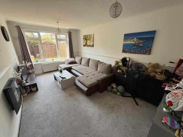 2 bed Ground Flat to rent Image 4