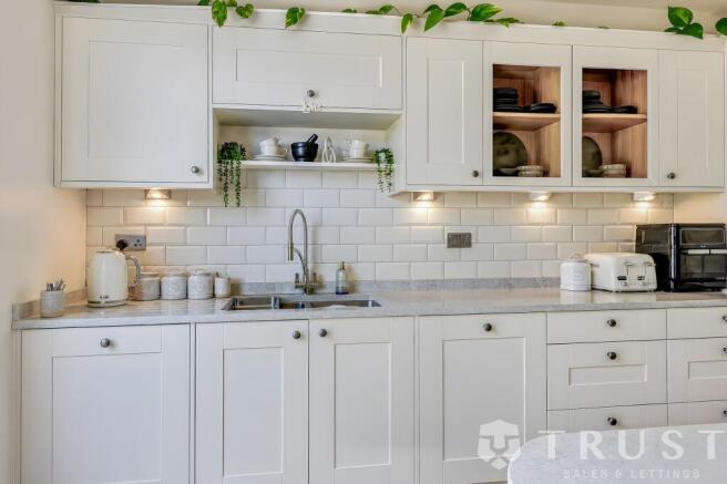 4 bed Detached for sale Image 6