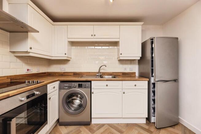 2 bed Apartment for sale Image 3