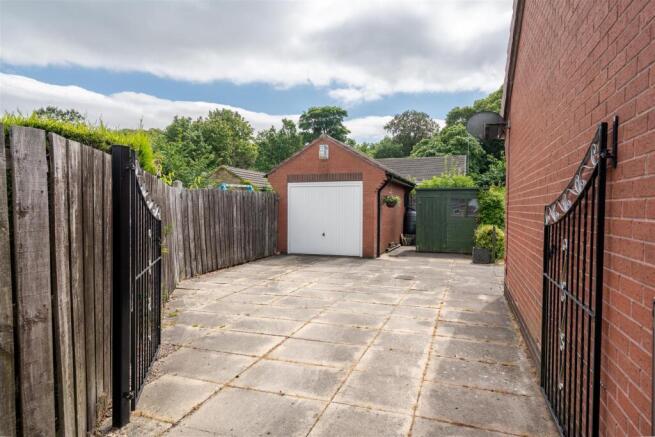 2 bed Detached Bungalow for sale Image 10
