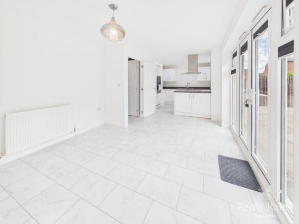 5 bed Detached for sale Image 9