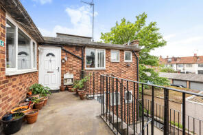 3b, Cat Hill, Brookhill Road To Borough Boundary, Barnet EN4 8HG