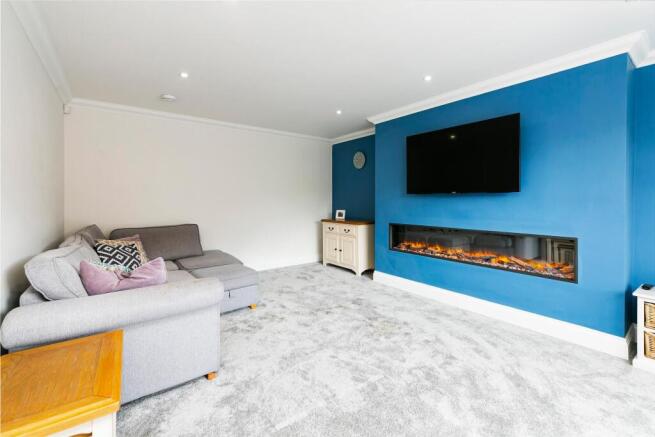 5 bed Detached for sale Image 4