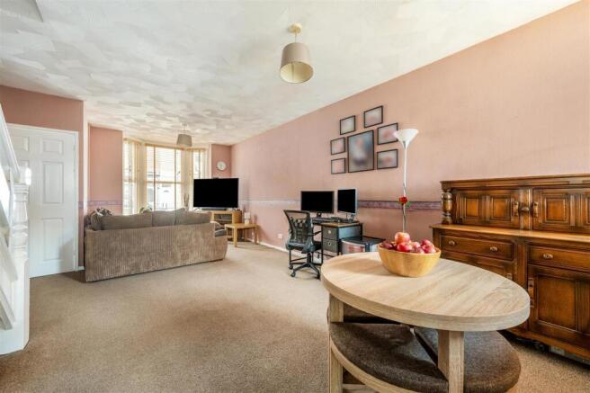 Sitting Room / Dining Area