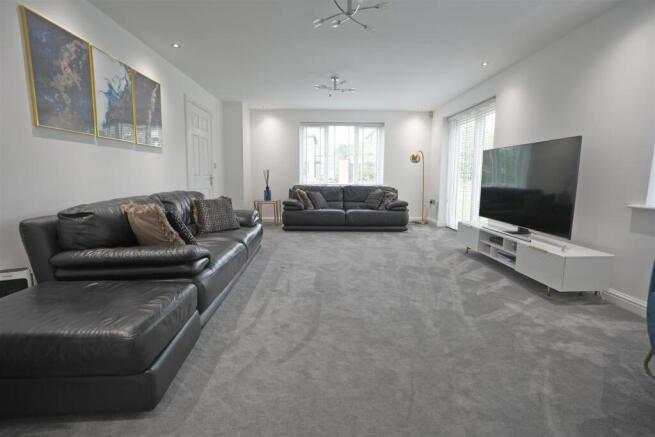 4 bed Detached for sale Image 6