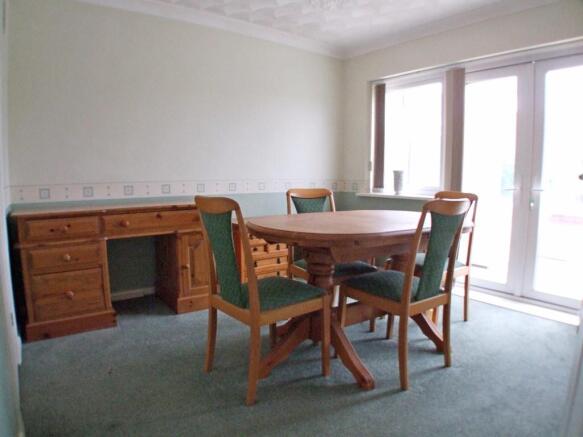 Dining Room/Bed 3