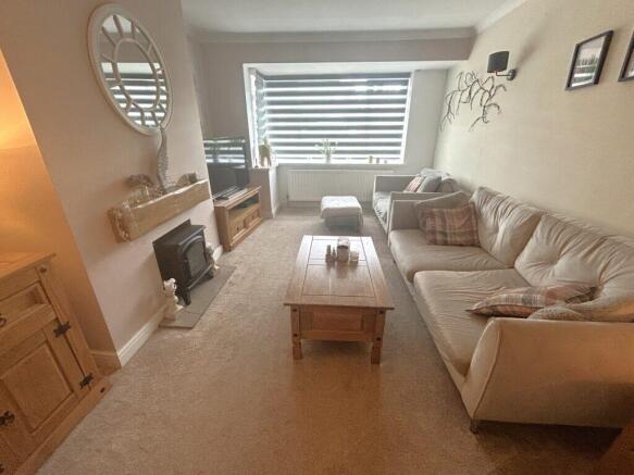 4 bed Semi-Detached Bungalow for sale Image 6