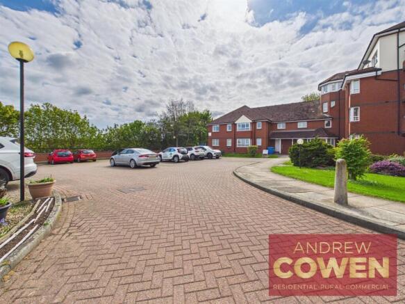 2 bed Apartment for sale Image 12