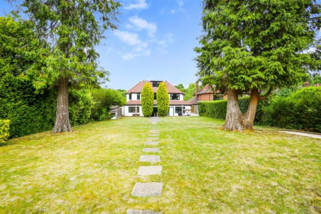 Green Curve, Banstead photo 4