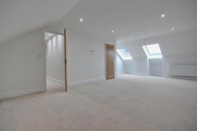 5 bed Detached for sale Image 10