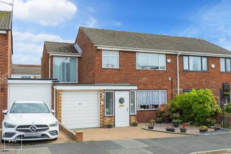 Chanters Avenue, Atherton, M46