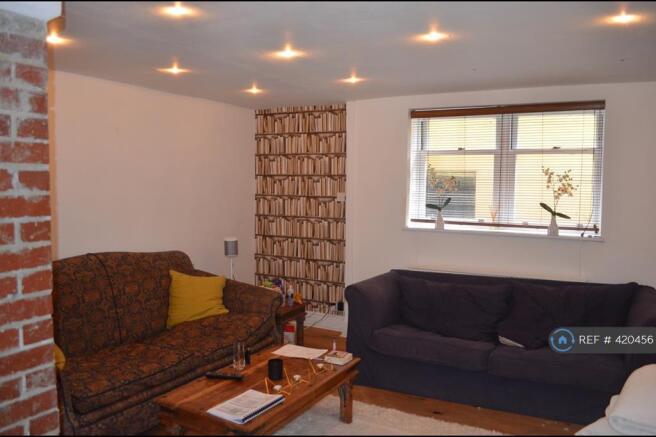 Light Extremely Large Lounge