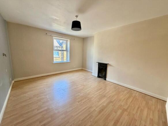 3 bed Terraced for sale Image 4