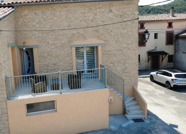 Photo 1