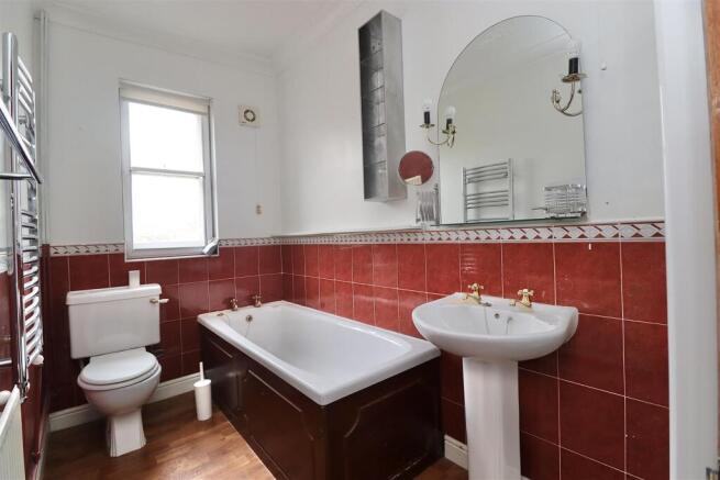 5 bed Semi-Detached for sale Image 9