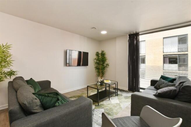 5 bed Apartment to rent Image 10