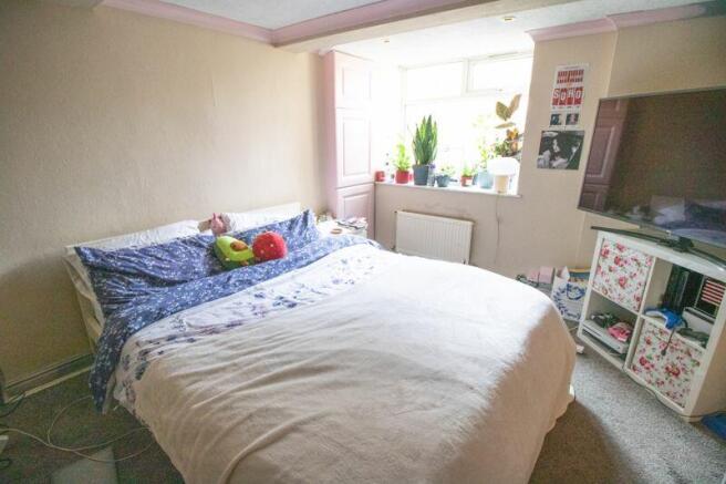 Bedroom 5 (basement)