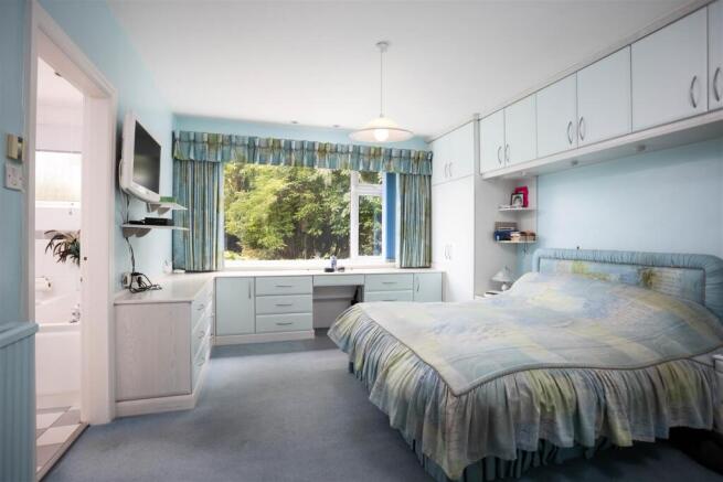 3 bed Detached Bungalow for sale Image 10