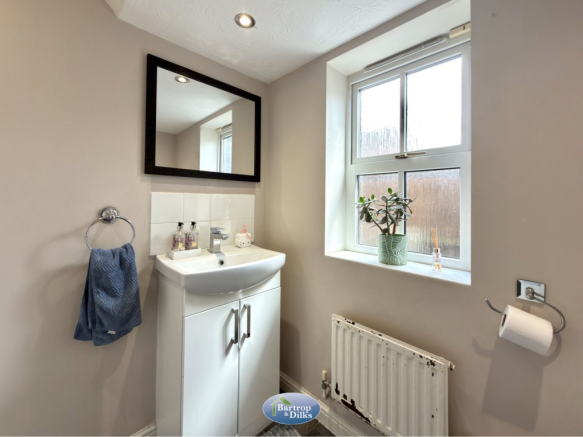 5 bed Detached for sale Image 7