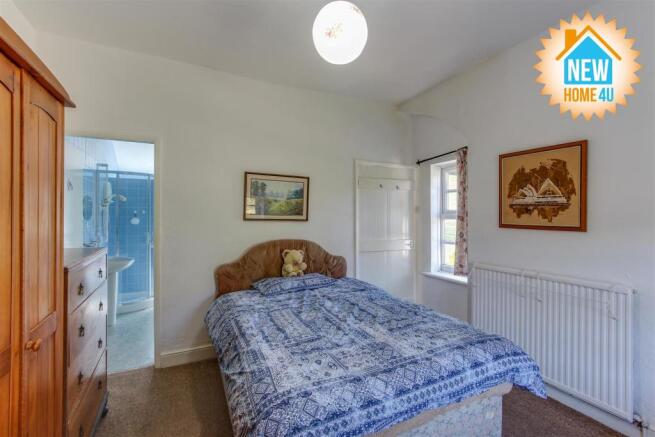 MAIN BEDROOM: